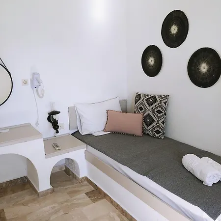 Achlia Hotel 2*
