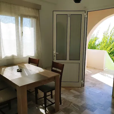 شقة فندقية Achlia Hotel 2*